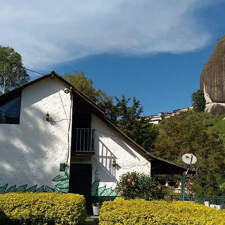 Las Cabanas Castillos Del Lago Villa Guatapé Exteriör bild