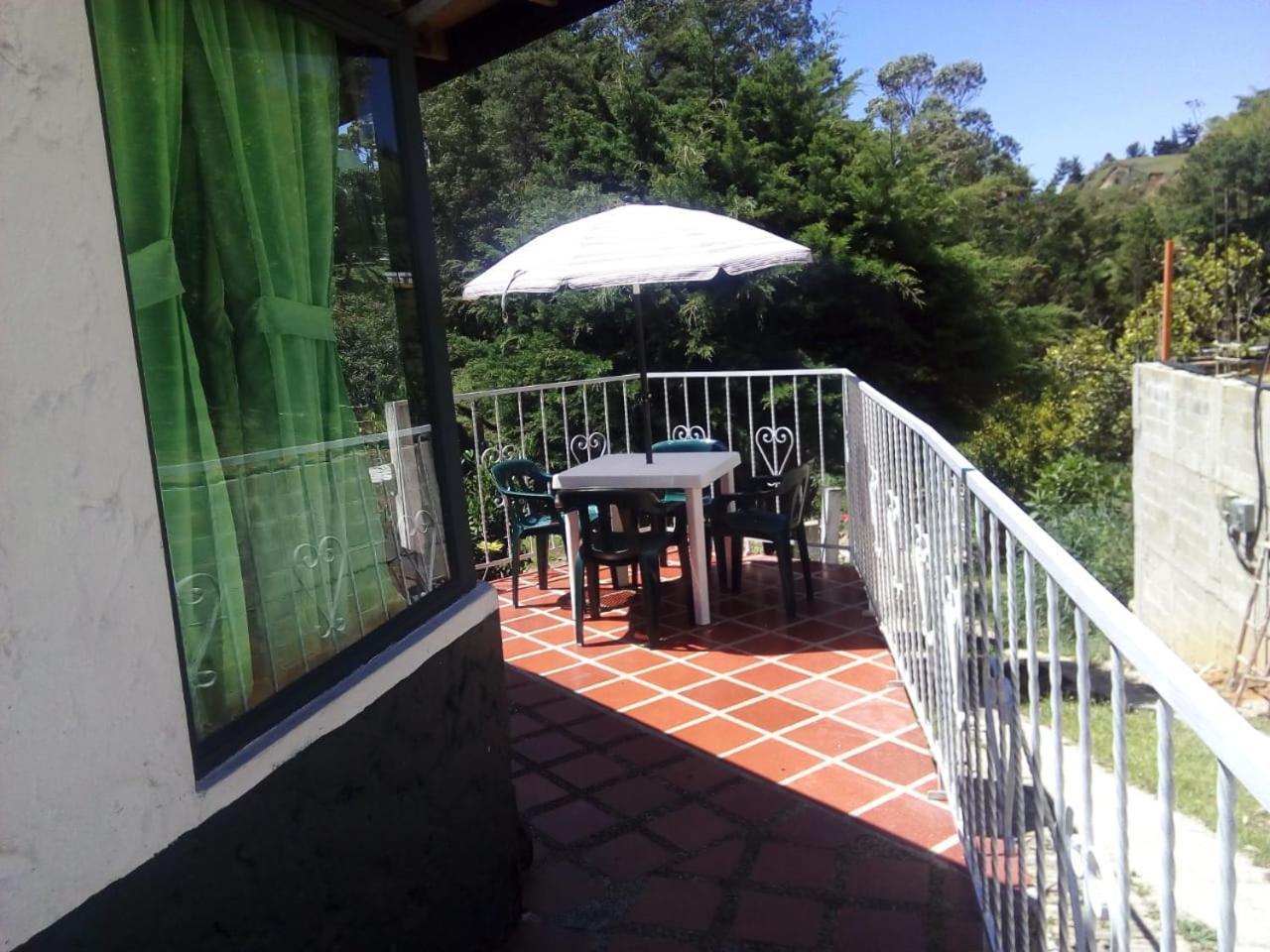 Las Cabanas Castillos Del Lago Villa Guatapé Exteriör bild